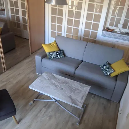 Bright Studio With Balcony 150m From The Beach * Saint-Mandrier-sur-Mer